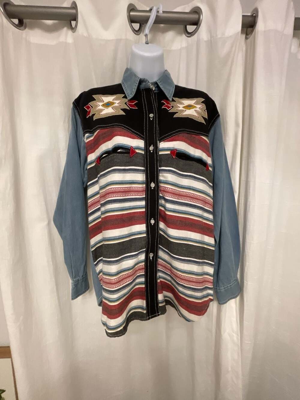Vintage JouJou Southwestern Western Denim Button Up Shirt
Size L
Cowboy
Rodeo